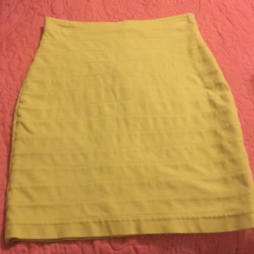 Yellow pencil skirt by express no signs of wear